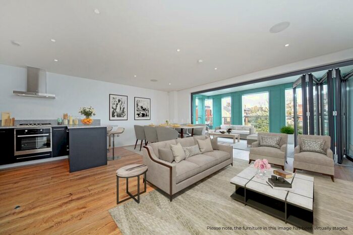 2 Bedroom Apartment To Rent In Farm Yard Windsor, SL4