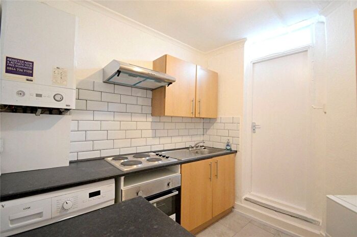 2 Bedroom Flat To Rent In Woodside Green, Woodside, Croydon, SE25