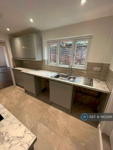 3 Bedroom Terraced House To Rent In Queen Street, Irthlingborough, Wellingborough, NN9