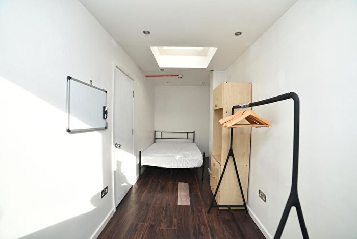 6 Bedroom Terraced House To Rent In Carbis Road, Limehouse, London, E14