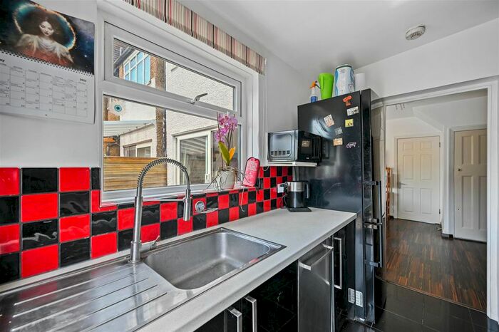 3 Bedroom End Of Terrace House For Sale In Court Way, Acton, London, W3