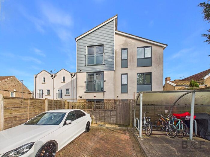 2 Bedroom Flat For Sale In Portland Street, Staple Hill, Bristol, BS16