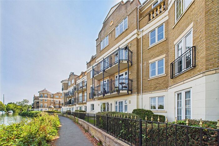 3 Bedroom Flat For Sale In Brigham Road, Reading, Berkshire, RG1