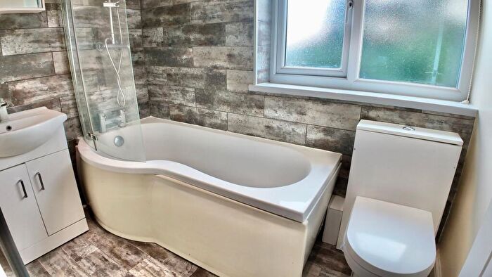 3 Bedroom Terraced House For Sale In Brynglas Avenue, Pontllanfraith, NP12