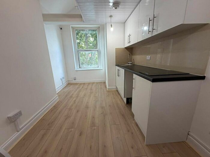 Studio To Rent In Flat E, Cricklewood Broadway, Camden, London, NW2