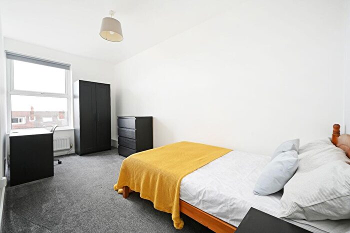 4 Bedroom Flat To Rent In D Crookes, Crookes, S10