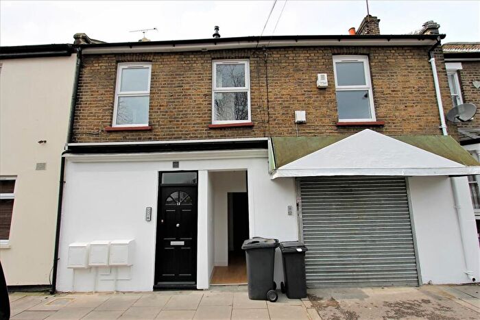 1 Bedroom Flat To Rent In Lawrence Road, Tottenham, London, N15