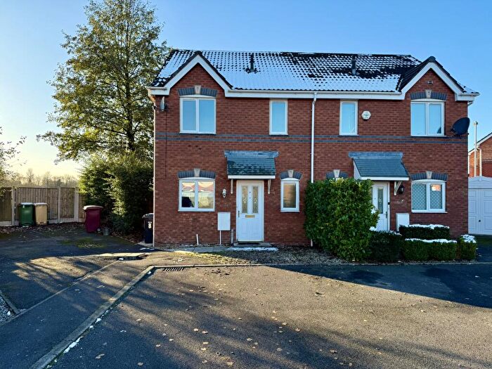 3 Bedroom Semi-Detached House To Rent In Lucas Road, Farnworth, Bolton, BL4