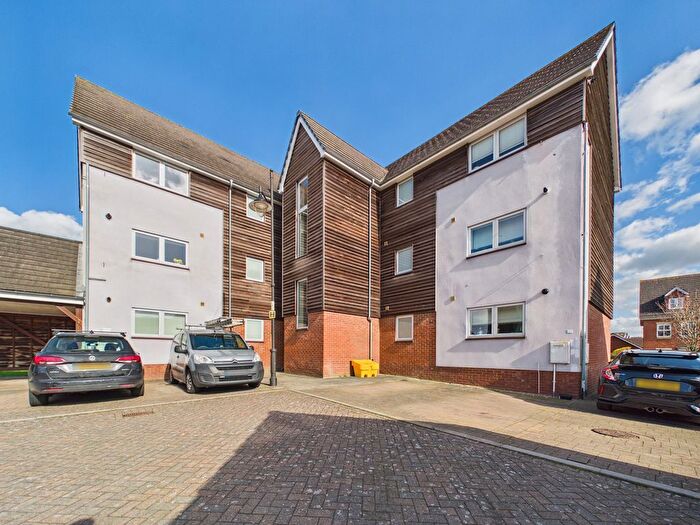 2 Bedroom Flat For Sale In Little Victory Mount, St. Marys Island, Chatham, ME4