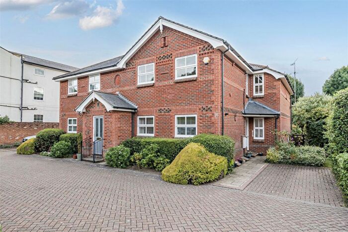 2 Bedroom Flat For Sale In Ockham Road South, East Horsley, KT24