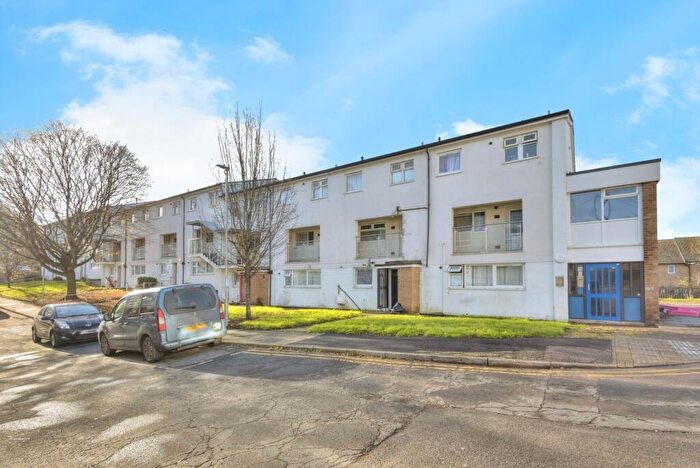 3 Bedroom Flat For Sale In Moat Place, Northampton, Northamptonshire, NN1