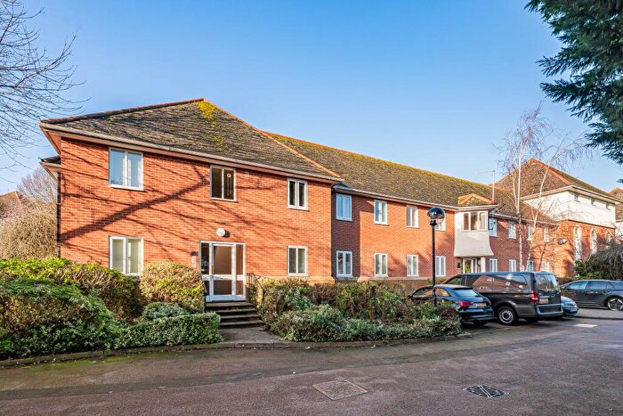 1 Bedroom Flat To Rent In Walsingham Close, Hatfield, AL10