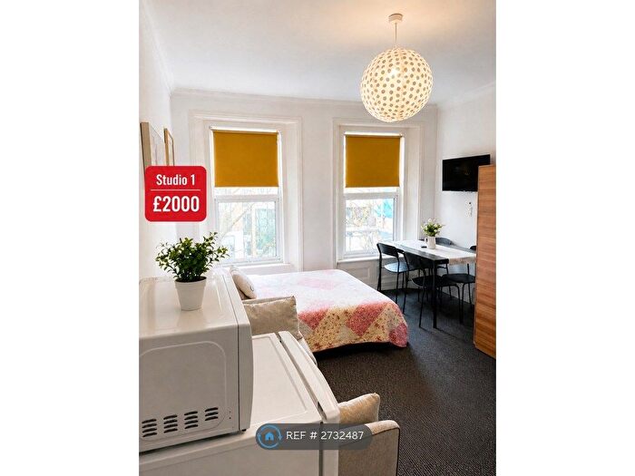 Studio To Rent In Upper St, London, N1