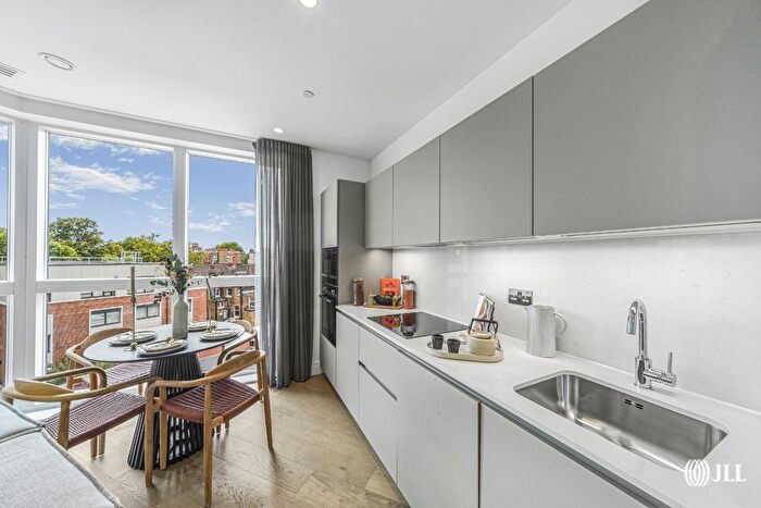 1 Bedroom Flat For Sale In Stoll House, Essex Place London, W4