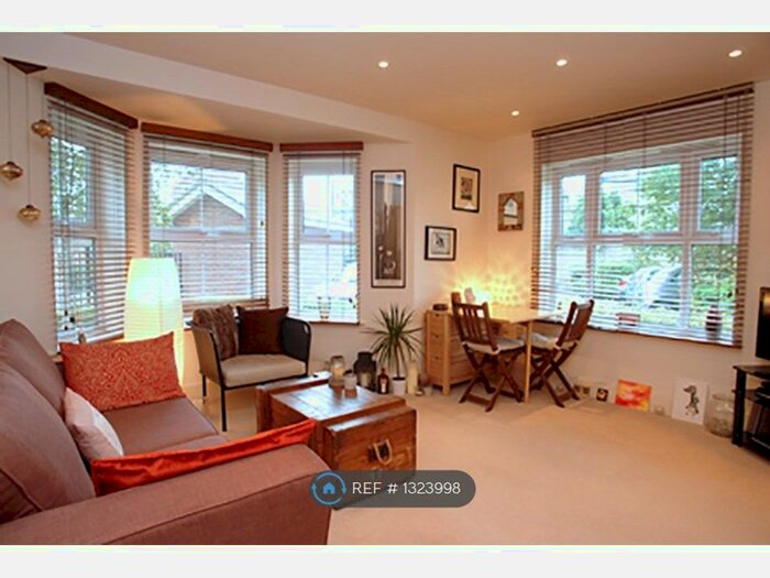 2 Bedroom Flat To Rent In Hayes Grove, London SE22