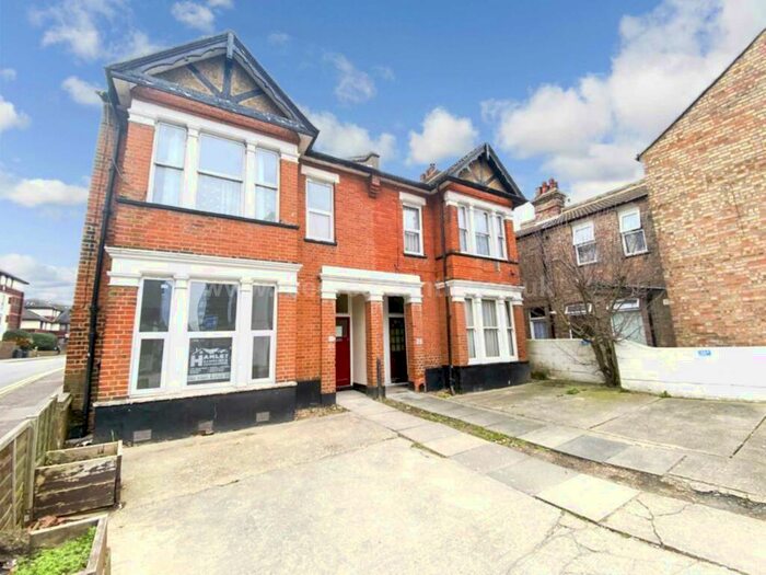 2 Bedroom Apartment To Rent In Elmer Avenue, Southend On Sea, SS1