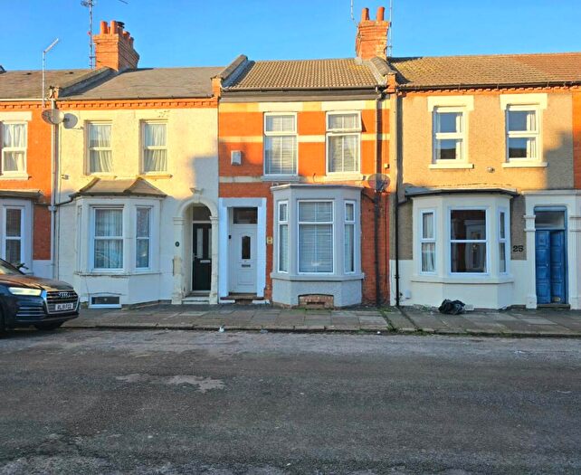 3 Bedroom Terraced House For Sale In Cedar Road, Abington, NN1