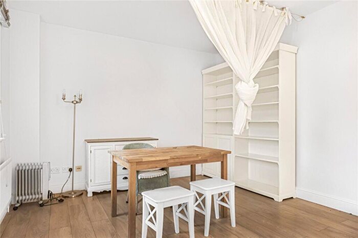 2 Bedroom Apartment To Rent In Roy Square, London, E14