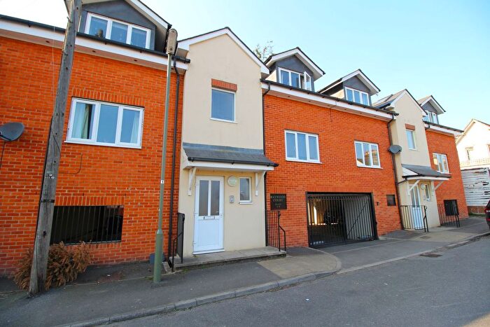 1 Bedroom Flat For Sale In Barrack Road, Raywood Court, GU2