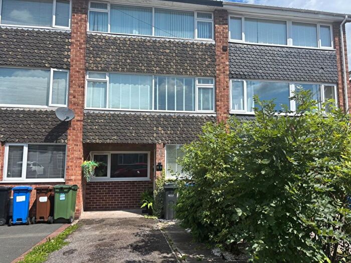 4 Bedroom Town House For Sale In Crantock Drive, Heald Green, SK8