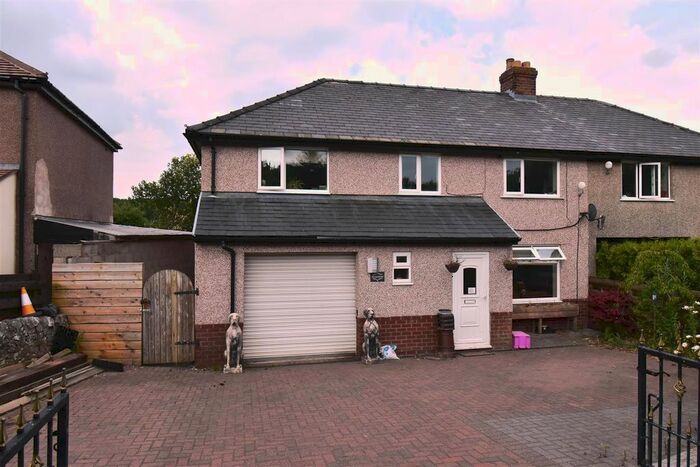 4 Bedroom Semi-Detached House For Sale In Brierlow Road, Harpur Hill, Buxton, SK17