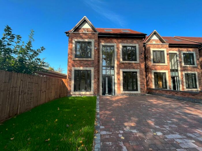5 Bedroom Detached House To Rent In Coleshill Road, Birmingham, West Midlands, B36