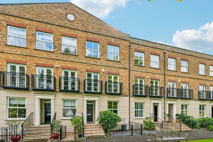 4 Bedroom Property To Rent In Hampton Court Crescent, East Molesey, KT8