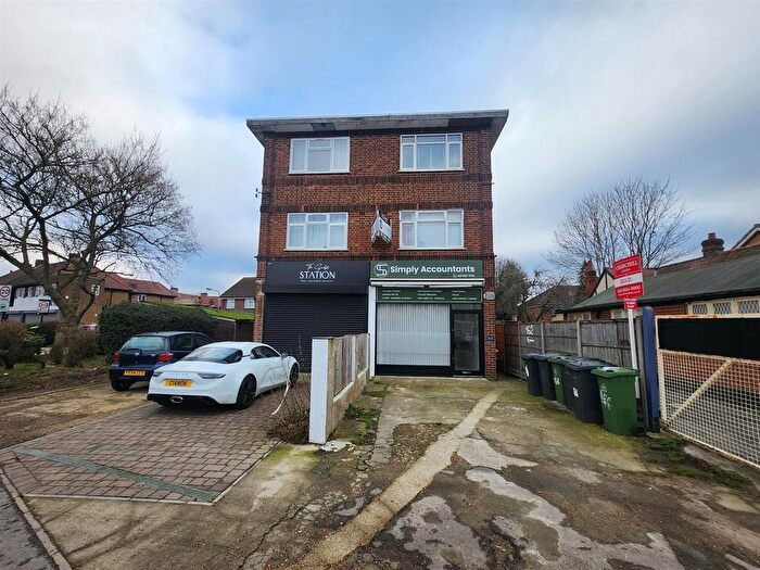 2 Bedroom Flat To Rent In Chingford Mount Road, London, E4