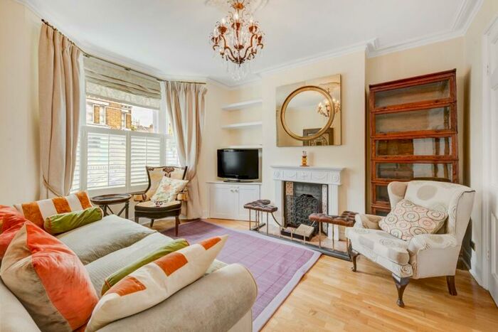 3 Bedroom Terraced House To Rent In Burnaby Street Chelsea, SW10