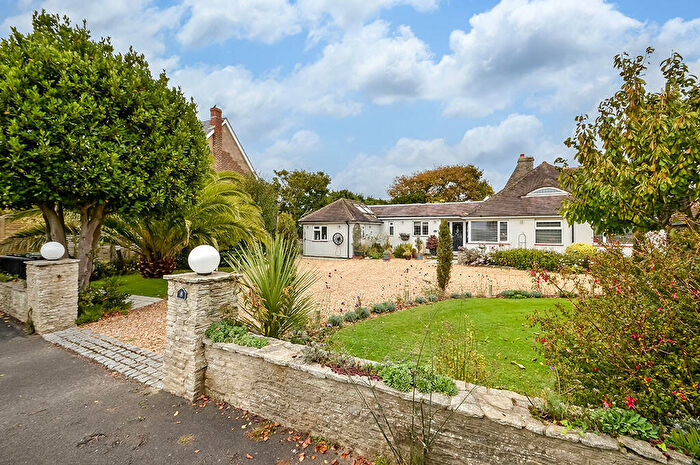 4 Bedroom Chalet For Sale In Hayling Island, Hampshire, PO11