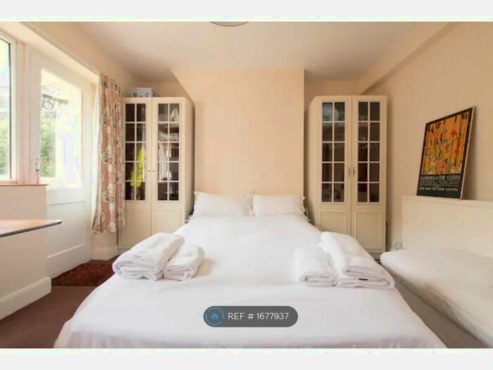 Studio To Rent In Brine House, London, E3