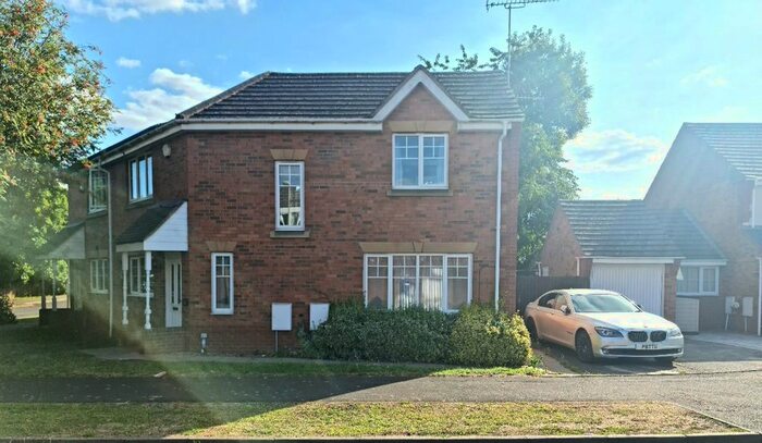3 Bedroom Semi-Detached House To Rent In Severn Road, Halesowen, B63