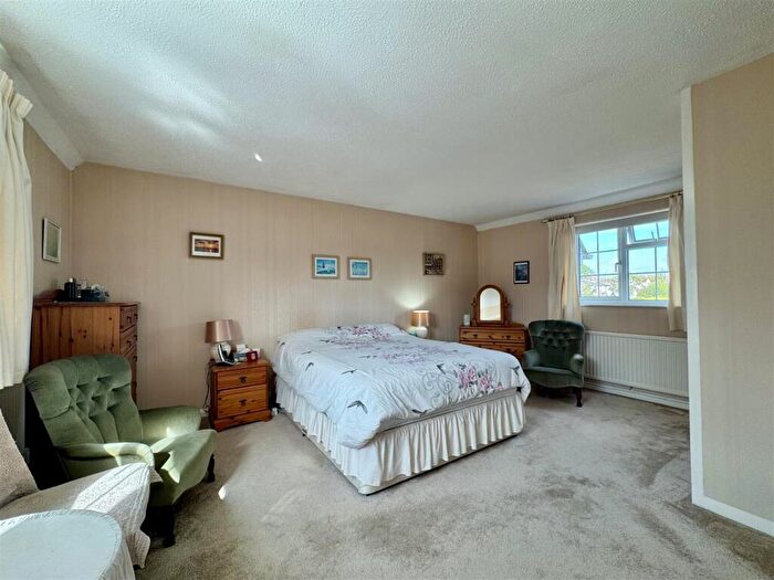 5 Bedroom Detached House For Sale In The Cobbins, Burnham-On-Crouch, CM0