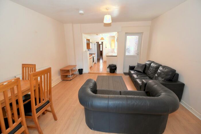 5 Bedroom House Of Multiple Occupation To Rent In Lodge Road, Southampton, SO14