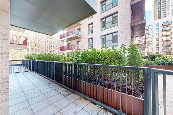 2 Bedroom Flat To Rent In B, Heygate Street, London, SE17