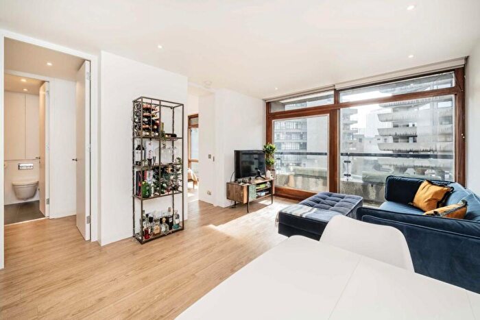 1 Bedroom Flat For Sale In Barbican, Ben Jonson House, EC2Y