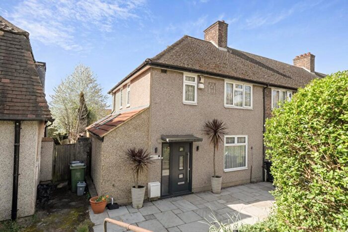 3 Bedroom End Of Terrace House For Sale In Downham Way, Bromley, BR1