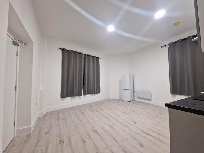 1 Bedroom Flat To Rent In West Road, Westcliff-On-Sea, SS0