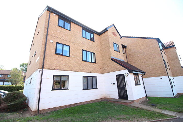 1 Bedroom Flat To Rent In Garnet House, Percy Gardens, Worcester Park, KT4