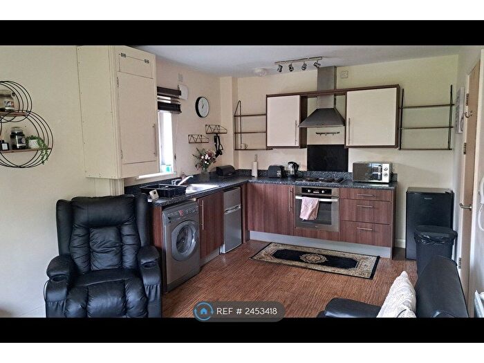 2 Bedroom Flat To Rent In Dukes Court, Eccles, Manchester, M30