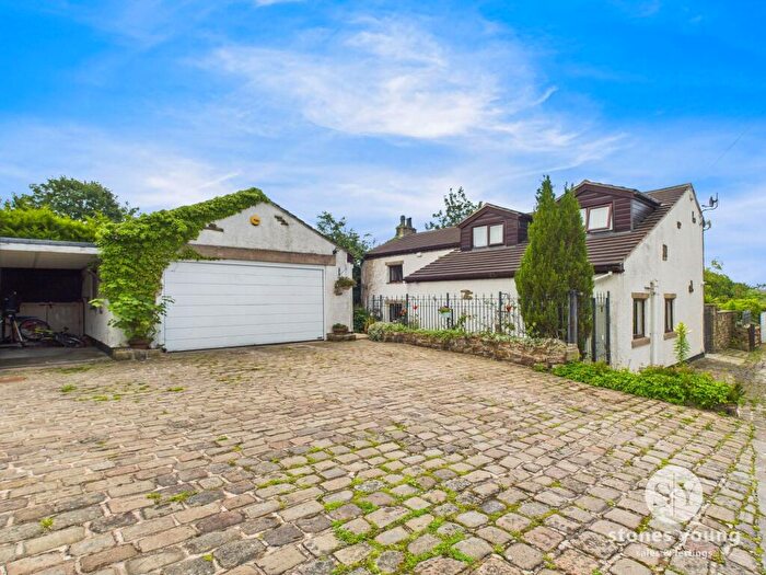 4 Bedroom Detached House For Sale In Whinney Lane, Blackburn, BB2