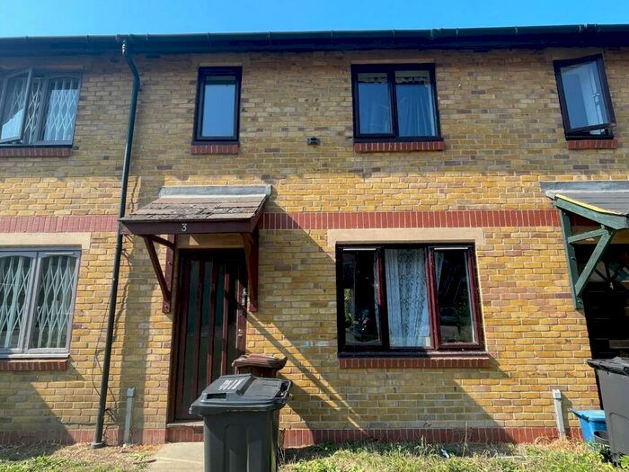 3 Bedroom Terraced House To Rent In Riverside Close, Clapton, E5