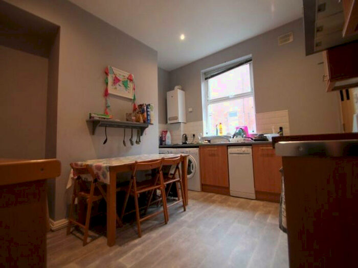 7 Bedroom House To Rent In Delph Mount, Leeds, LS6