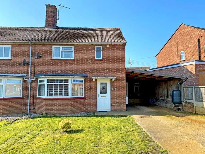 3 Bedroom Semi-Detached House For Sale In Bedingfield Crescent, Halesworth, IP19