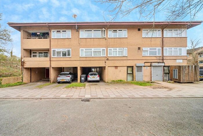 1 Bedroom Flat For Sale In Ramsons Avenue, Conniburrow, Milton Keynes, MK14