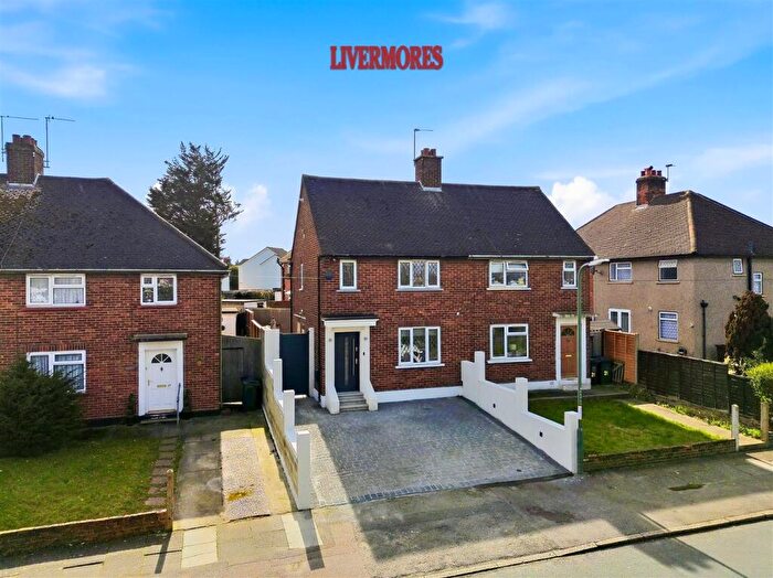 2 Bedroom Semi Detached House For Sale In Laburnum Avenue, Dartford, DA1
