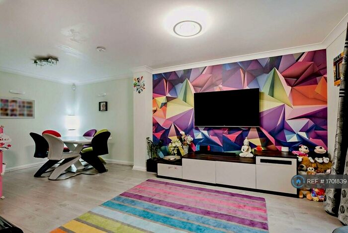 4 Bedroom End Of Terrace House To Rent In Pembroke Avenue, Pinner, HA5