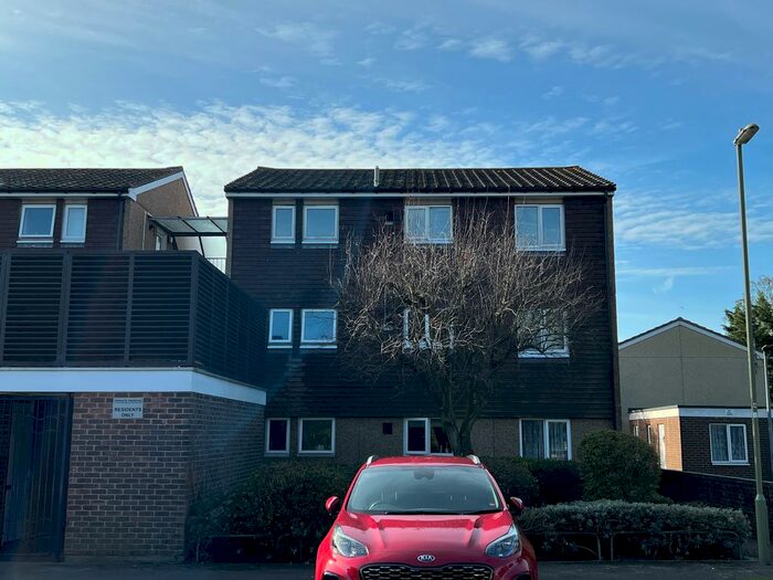 2 Bedroom Flat To Rent In Godwit Close, Gosport, PO12