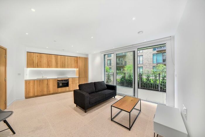 Studio To Rent In Cendal Crescent, London, E1