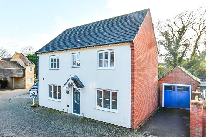 3 Bedroom Semi-Detached House For Sale In Norton Place, Ramsden Heath, Billericay, Essex, CM11